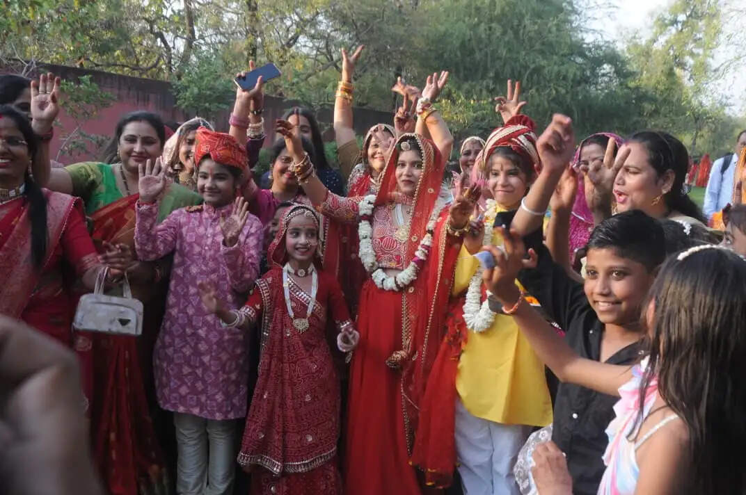 शीतलाष्टमी पर भक्ति, परंपरा और सेवा का संगम: ठंडे पकवानों से लगा माता को भोग