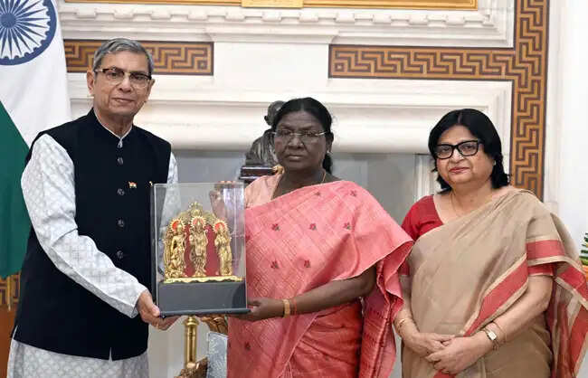 हरियाणा के राज्यपाल ने राष्ट्रपति द्रौपदी मुर्मू से की शिष्टाचार भेंट