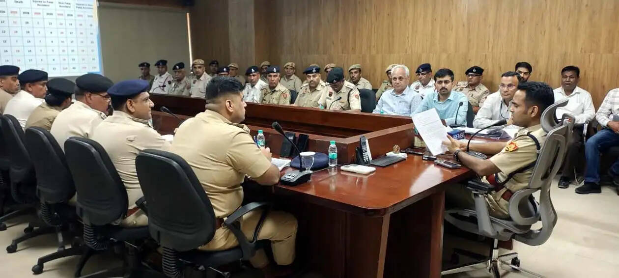 हिसार : सड़क सुरक्षा एवं यातायात व्यवस्था को और अधिक सुचारू बनाएं : सिद्धांत जैन
