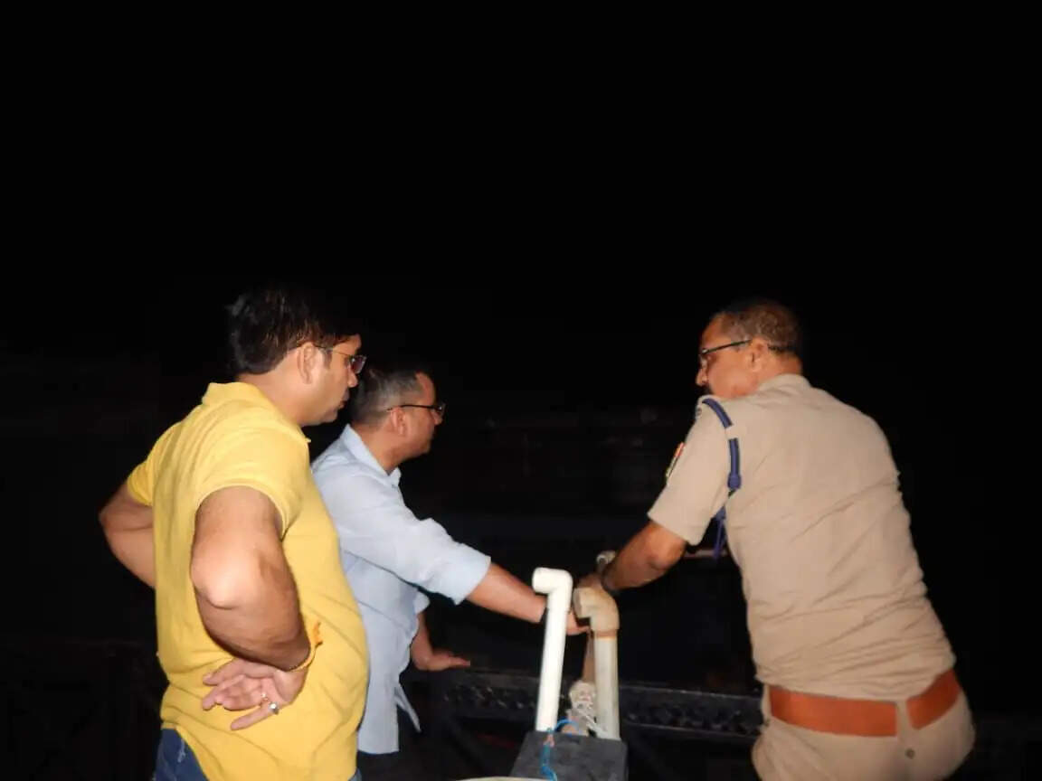 मुरादाबाद : मोमबत्ती फैक्टरी में लगी भीषण आग, कड़ी मशक्कत के बाद पाया जा सका काबू