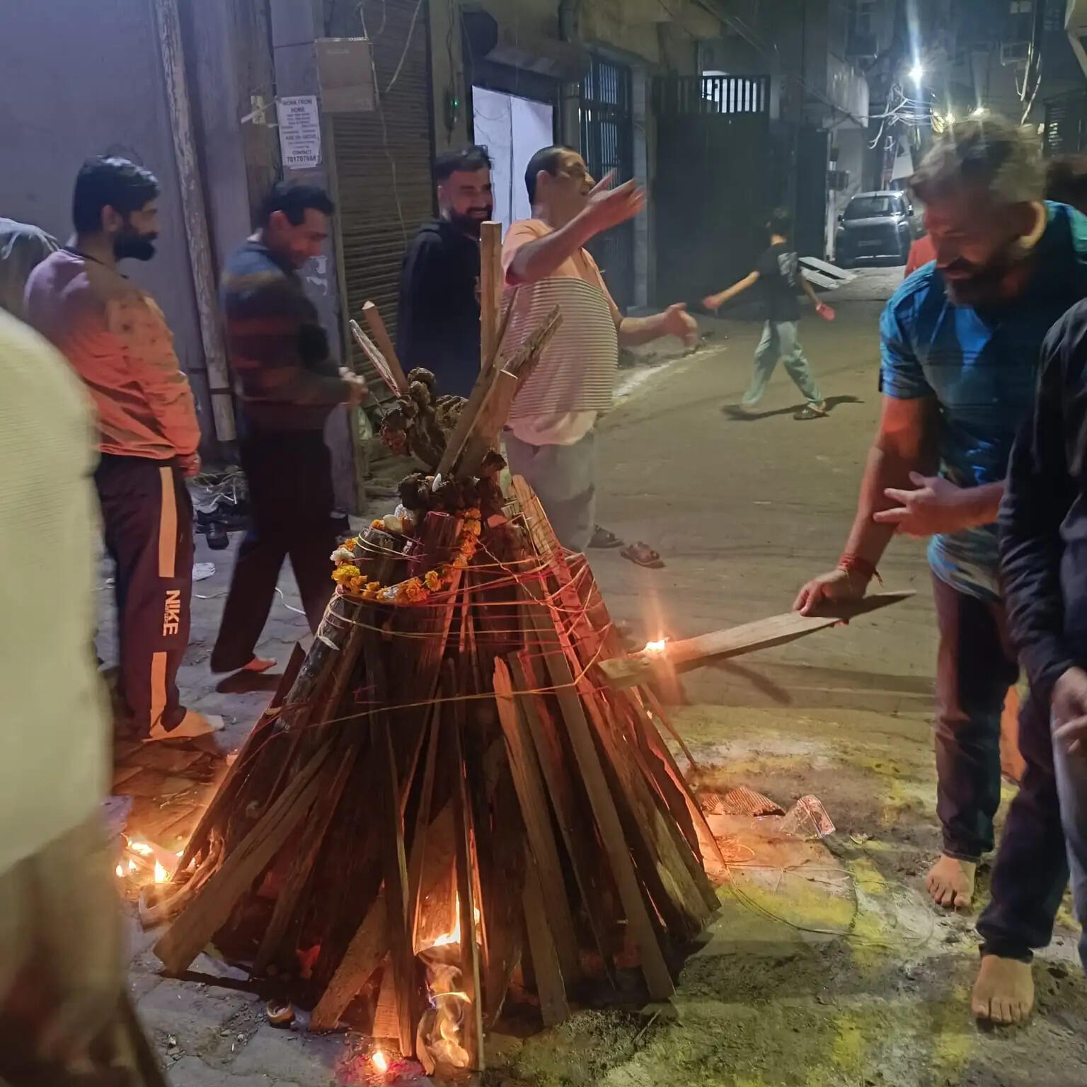 मुरादाबाद में 1529 स्थानों पर विधि विधान से किया गया होलिका दहन