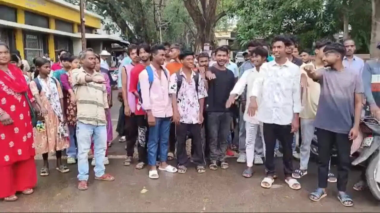 जशपुर : पुलिस ने शुरू की जीवन रक्षा की अनोखी मुहिम, चलाया सड़क सुरक्षा जनजागरूकता अभियान