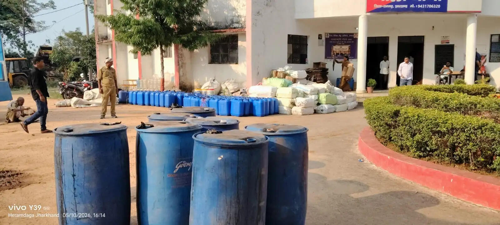सफेदपोशों के संरक्षण से बोकारो के दारु स्मगलर रामगढ़ में जमा रहे पांव