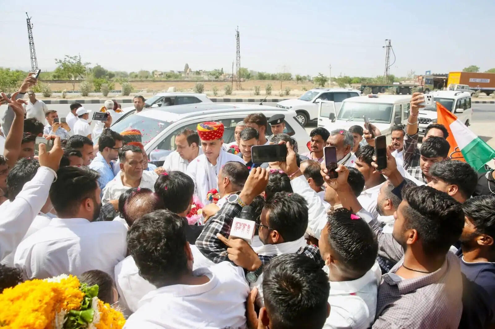 राज्य और केंद्र सरकार मूल मुद्दों से जनता का ध्यान भटकाने के अलावा कुछ नहीं कर रही: पायलट