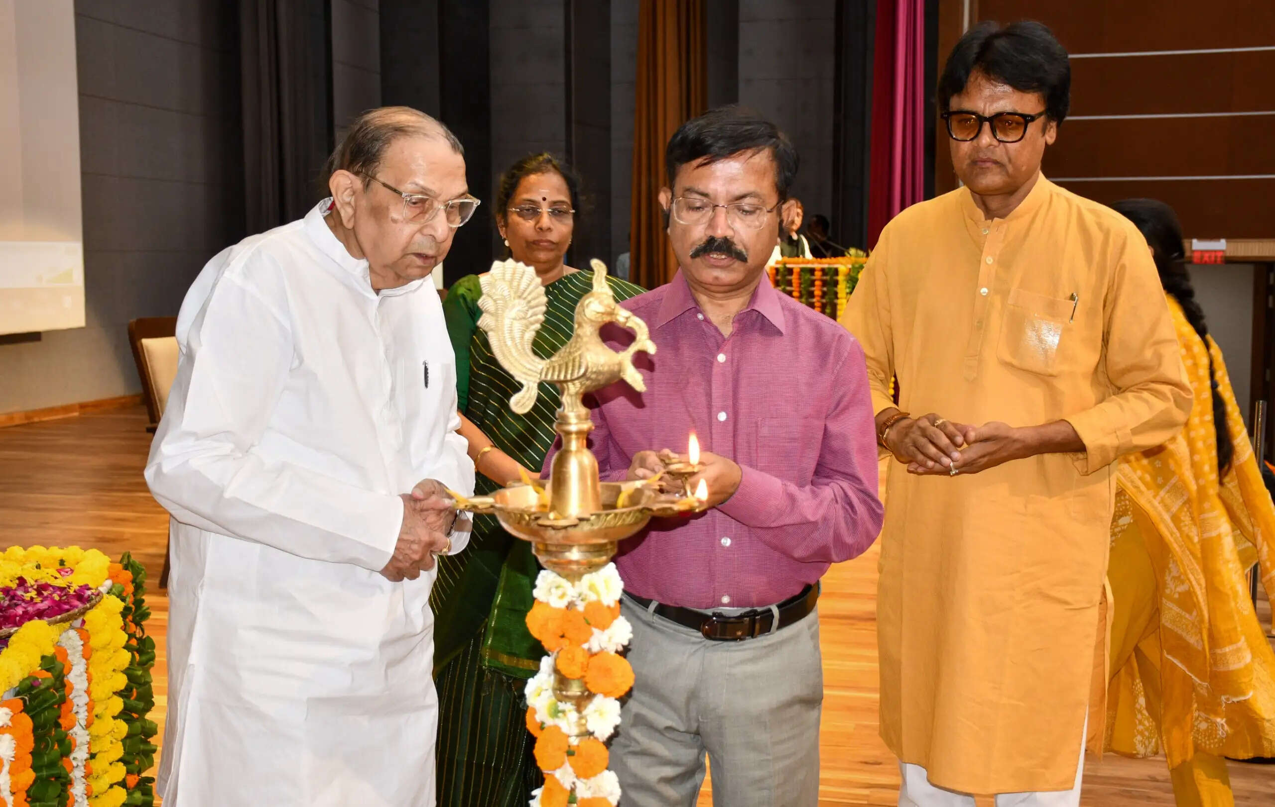 मीडिया इंडस्ट्री और अकादमिक जगत में विमर्श जरुरी : अच्युतानंद