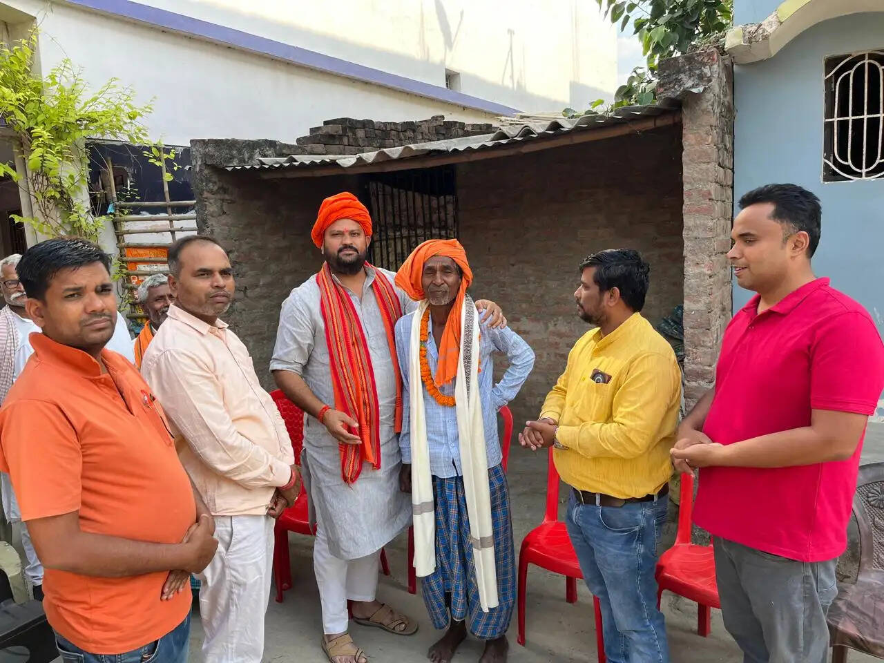 “गांव&nbsp;चलो अभियान” के तहत वरिष्ठ कार्यकर्ताओं का सम्मान, पूर्वजों के योगदान को भाजपा का नमन