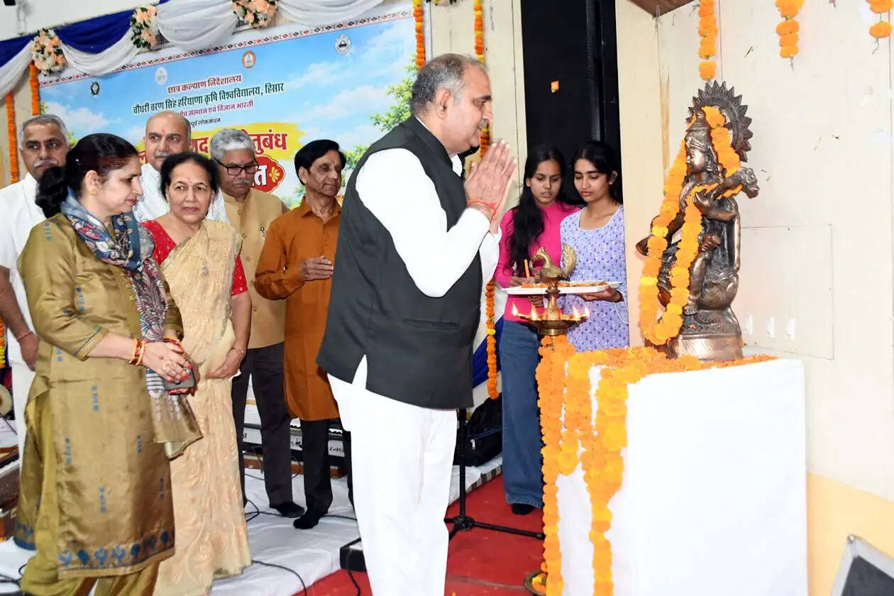 हिसार : सांग व लोकगीत हमारी अनमोल धरोहर : प्रो. बीआर कम्बोज