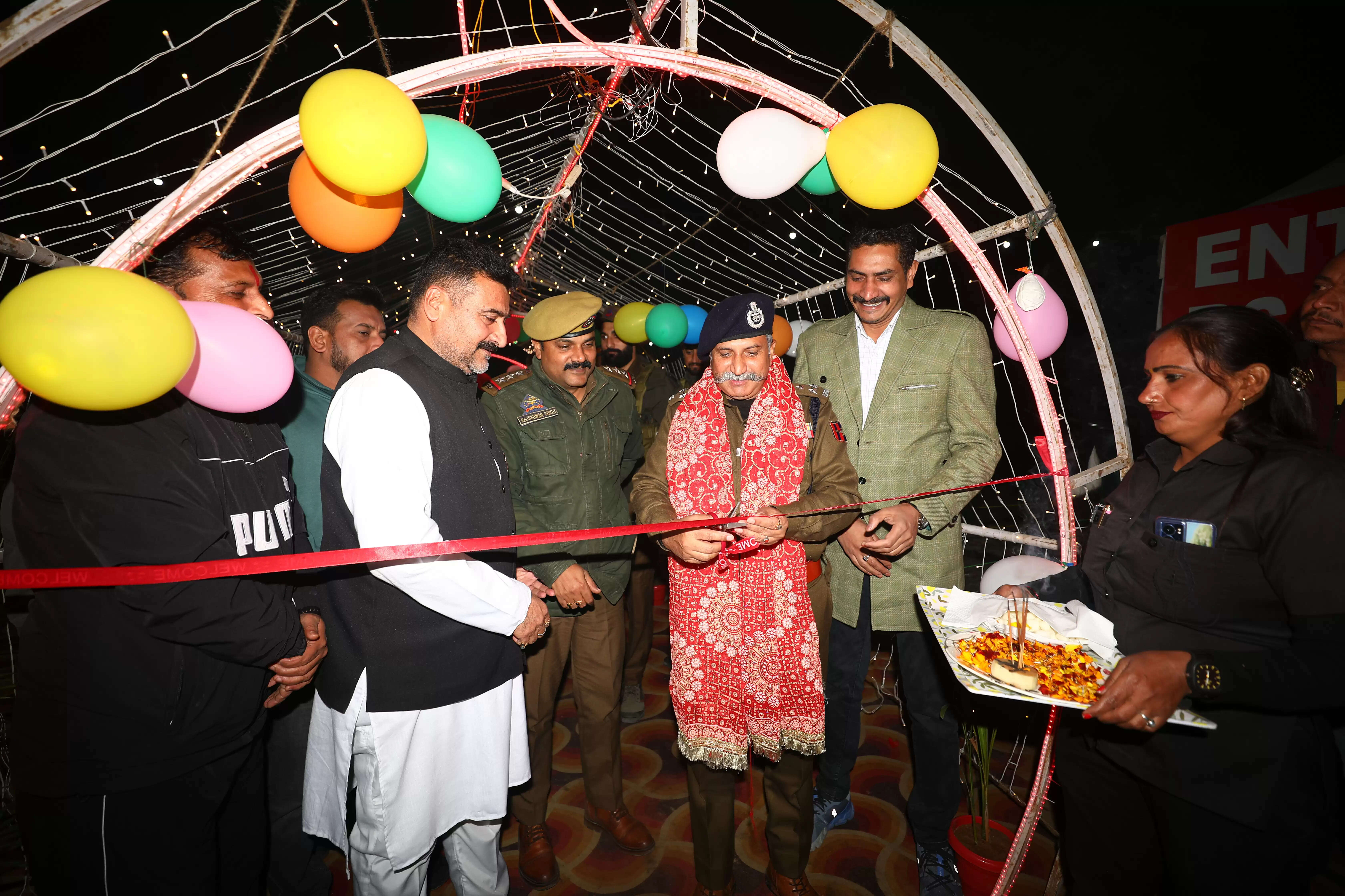 डीआइजी जम्मू ने बारी ब्राह्मणा में 'विंटर कार्निवल-2025' का उद्घाटन किया