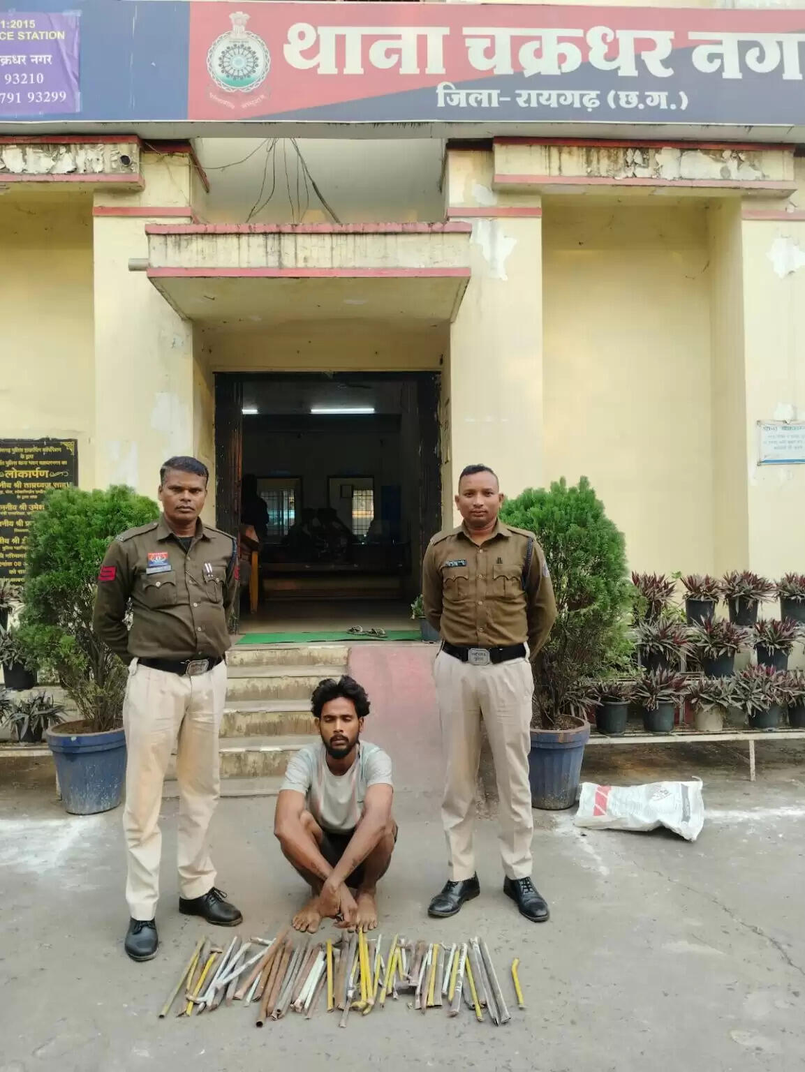 पुलिस ने अस्पताल में पाइप-उपकरण चोरी करने वाले फरार आरोपि‍त को गिरफ्तार कर रिमांड पर भेजा