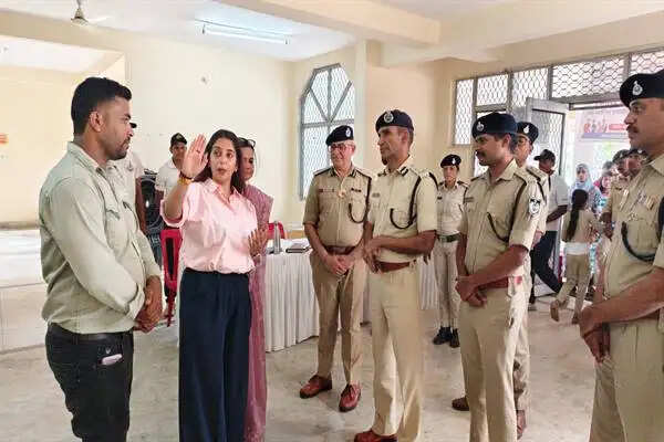 सामुदायिक सुरक्षा शिविरों से बदल रही ज़िंदगी: पुलिस ने स्वास्थ्य, शिक्षा, रोजगार और कौशल विकास को दी नई दिशा