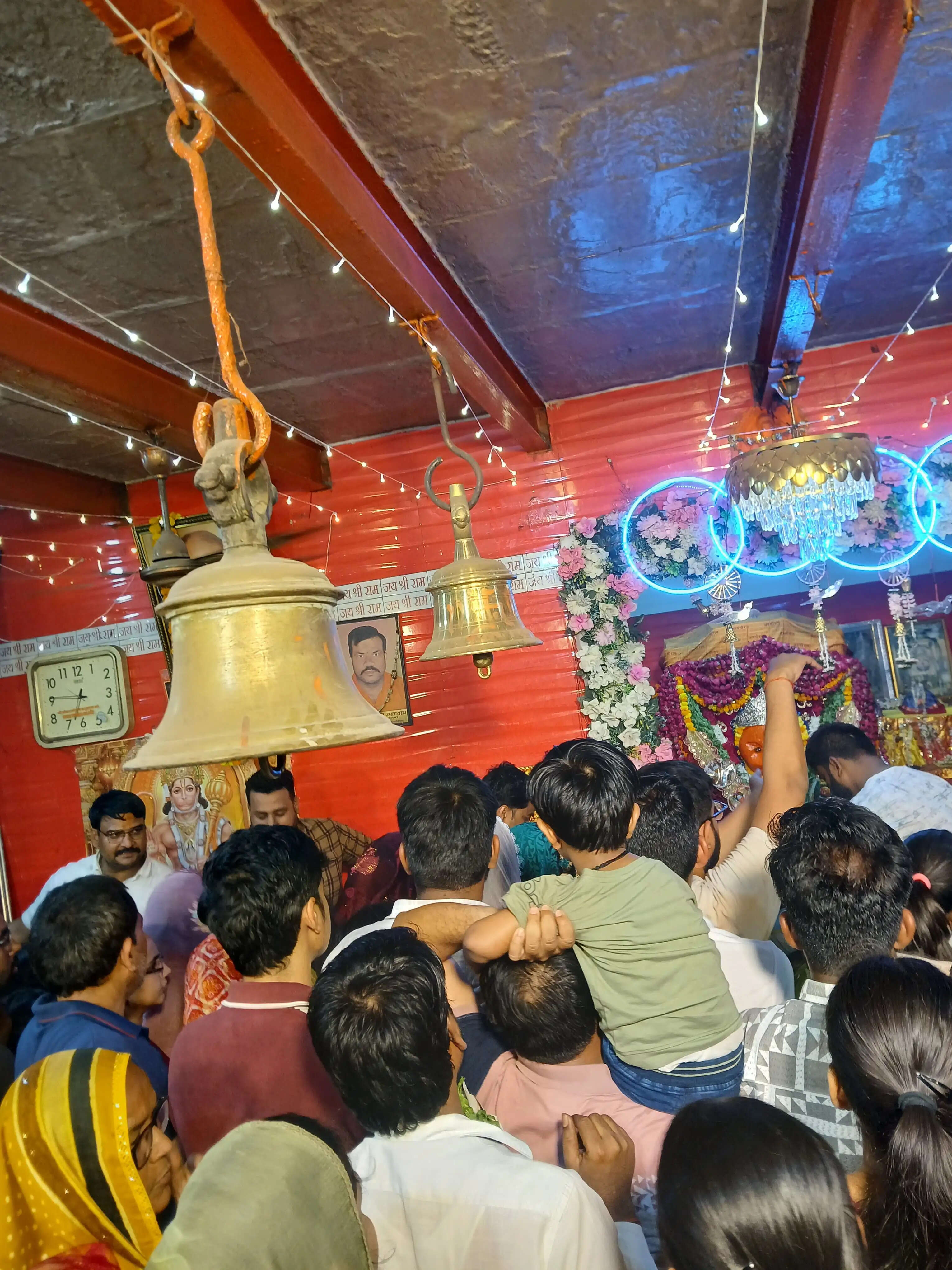 हनुमान जन्मोत्सव की धूम, भव्य श्रृंगार व अखंड रामायण पाठ से भक्तिमय हुआ माहौल