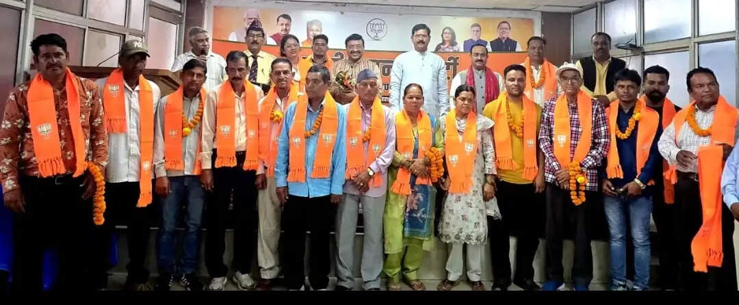 भाजपा में दूसरे दिन भी कई जनप्रतिनिधि और सामाजिक कार्यकर्ता शामिल