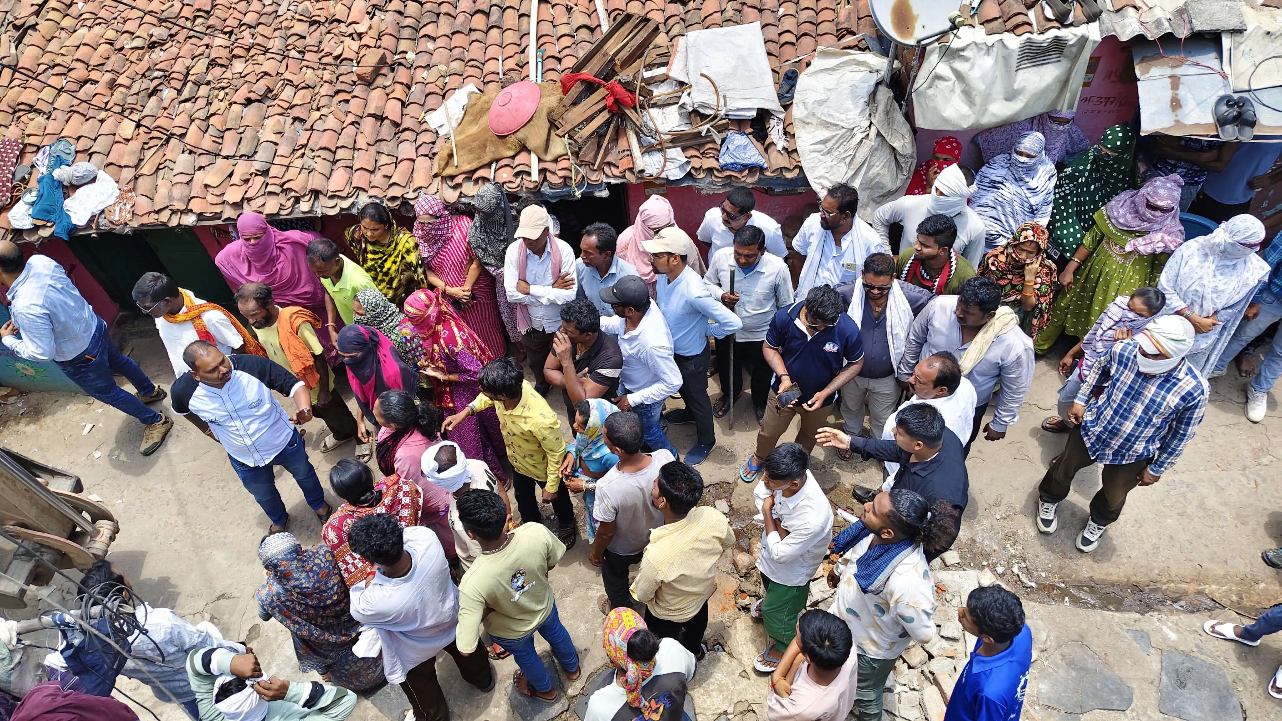 गौमांस बरामदगी मामले में बुलडोजर कार्रवाई का विरोध, गाड़ा बस्ती में बढ़ा तनाव