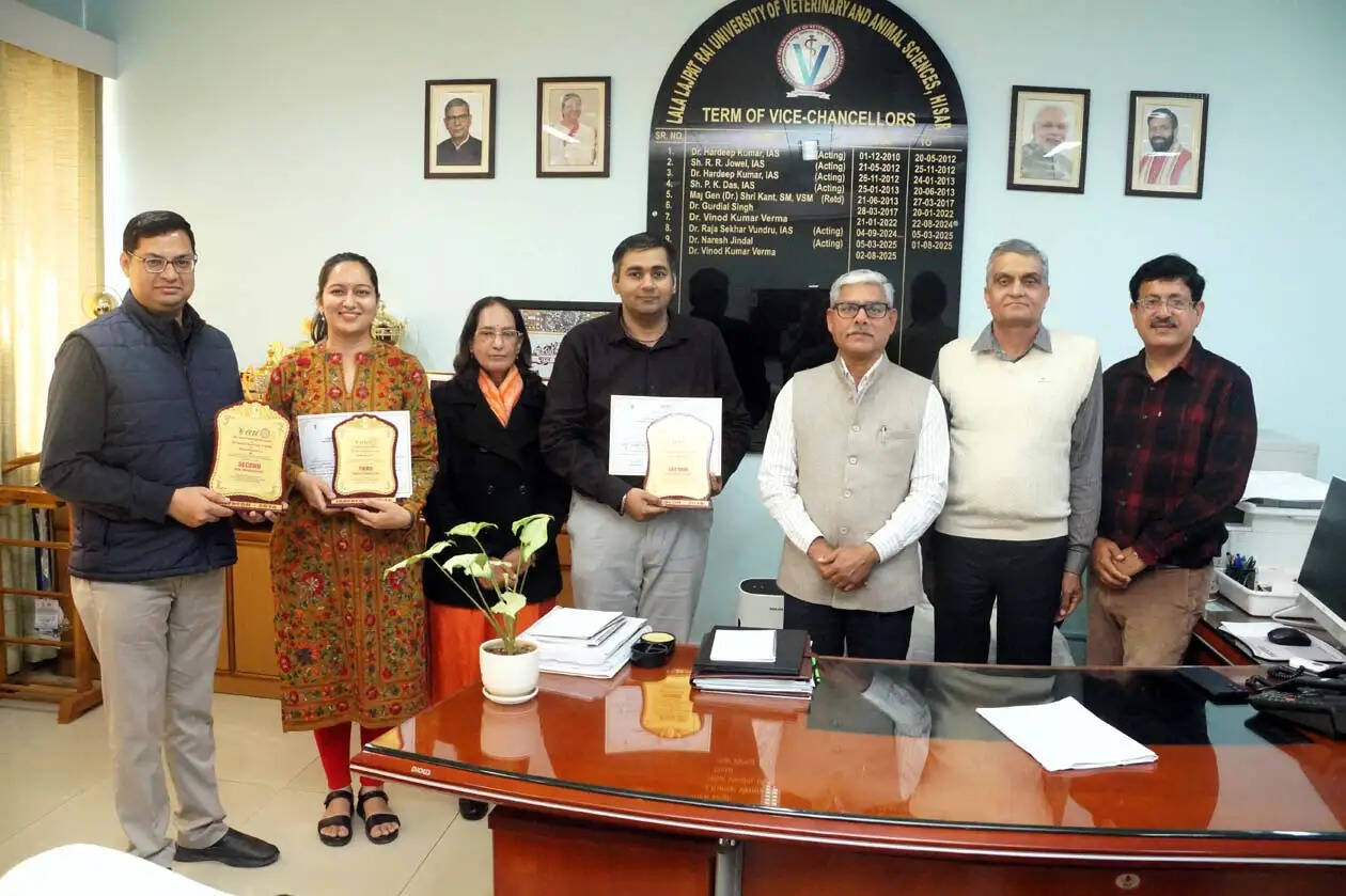 हिसार : लुवास के डॉ. कनिष्ठ बत्रा व डॉ. पूजा जांगड़ा ने उत्कृष्ट प्रदर्शन कर बढ़ाया विश्वविद्यालय का गौरव