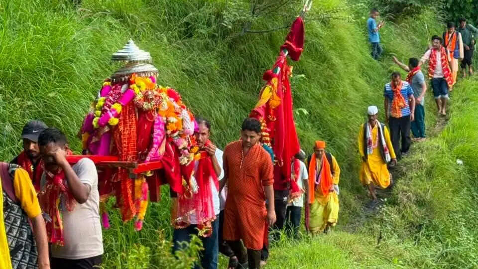 मायके से ससुराल क्षेत्र में पहुंची बधाण की नंदा डोली