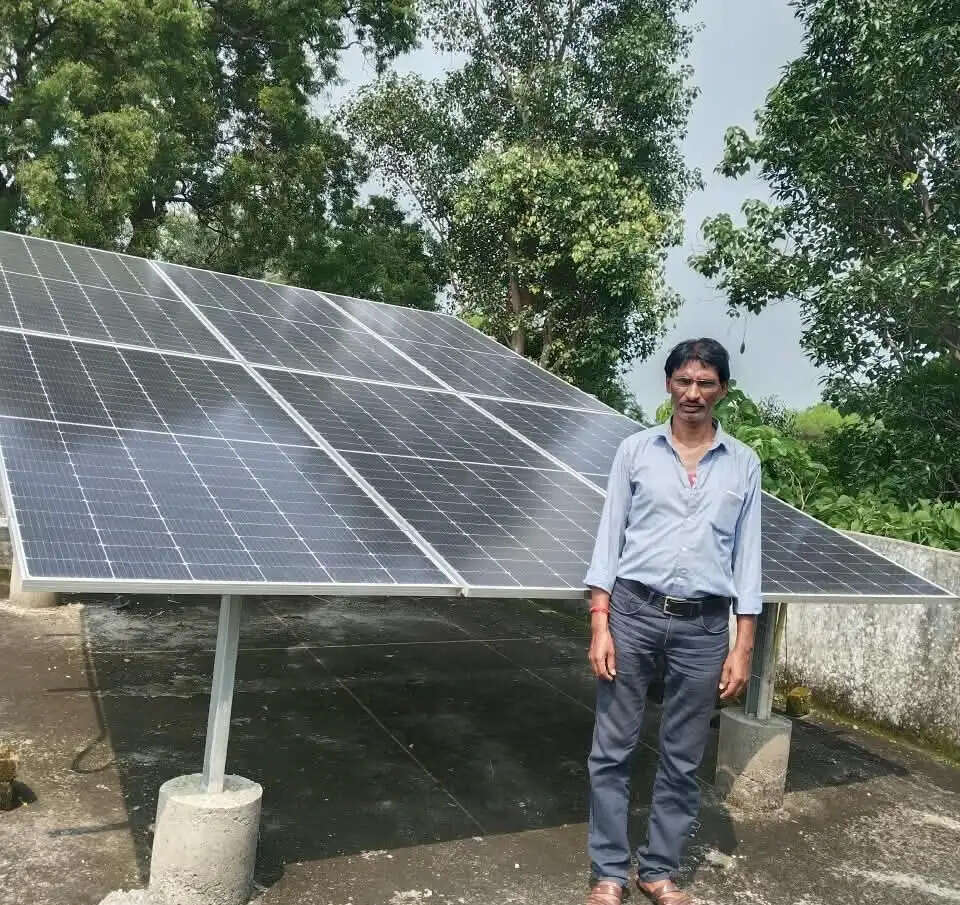 कोरबा: पीएम सूर्य घर मुफ्त बिजली योजना से दादूराम गुप्ता को मिली राहत, घर की छत पर लगाया सोलर पैनल