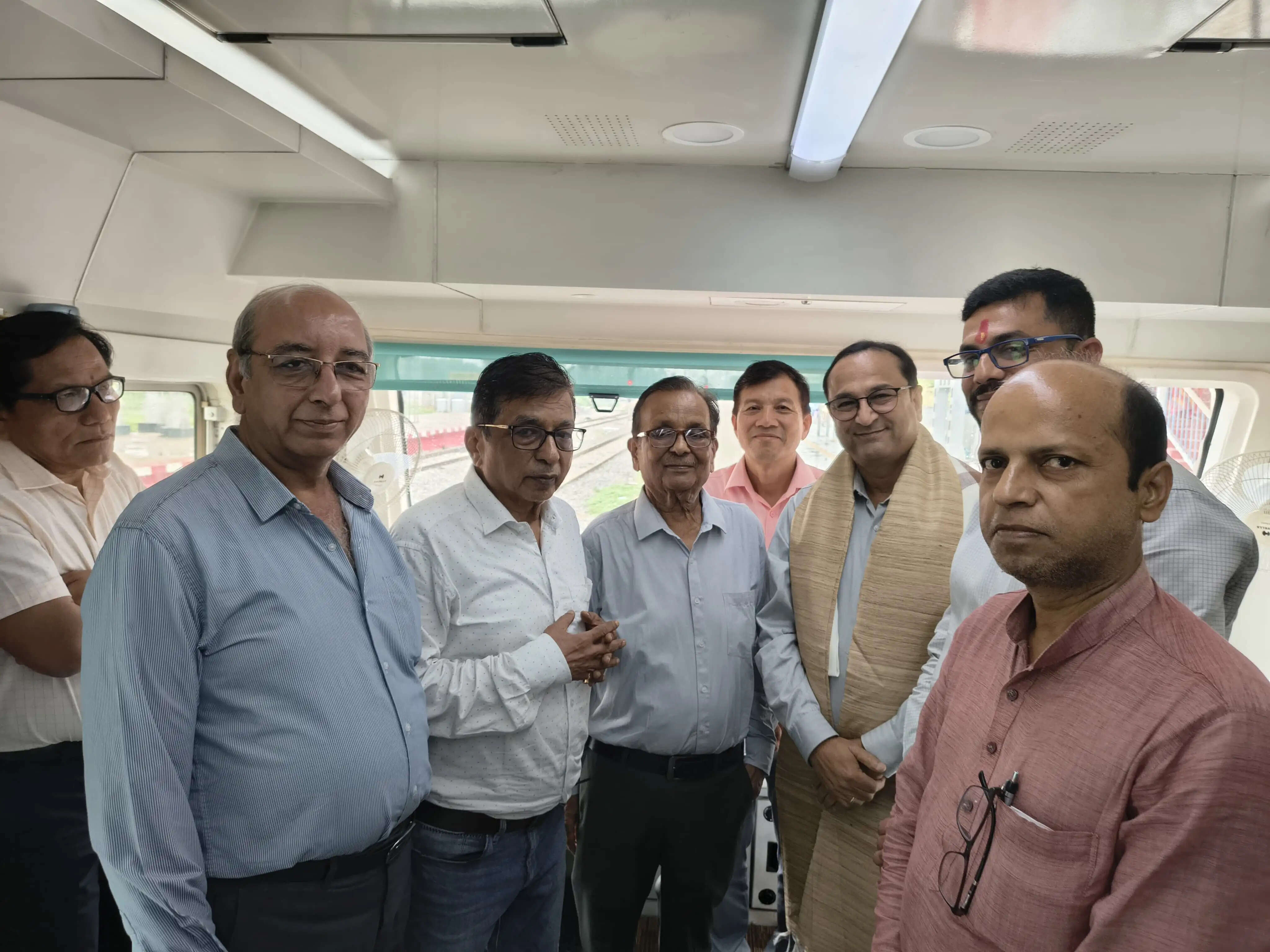 सिविल सोसाइटी ने एनएफ रेलवे के जीएम को रेल सुविधाओं को लेकर सौंपा ज्ञापन