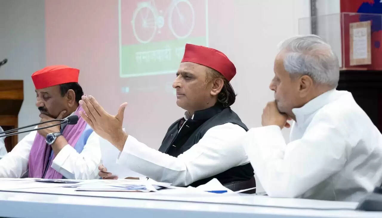 सपा की 2027 में सरकार बनने पर उपभोक्ताओं को मिलेगी 300 यूनिट बिजली मुफ्त : अखिलेश यादव