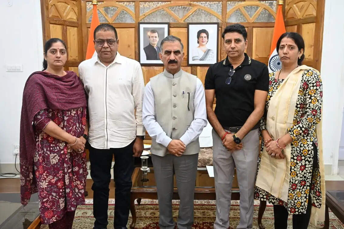 स्ट्रेट ऑफ होर्मुज़ में जान गंवाने वाले युवक का परिवार मुख्यमंत्री से मिला, न्याय की उठाई मांग