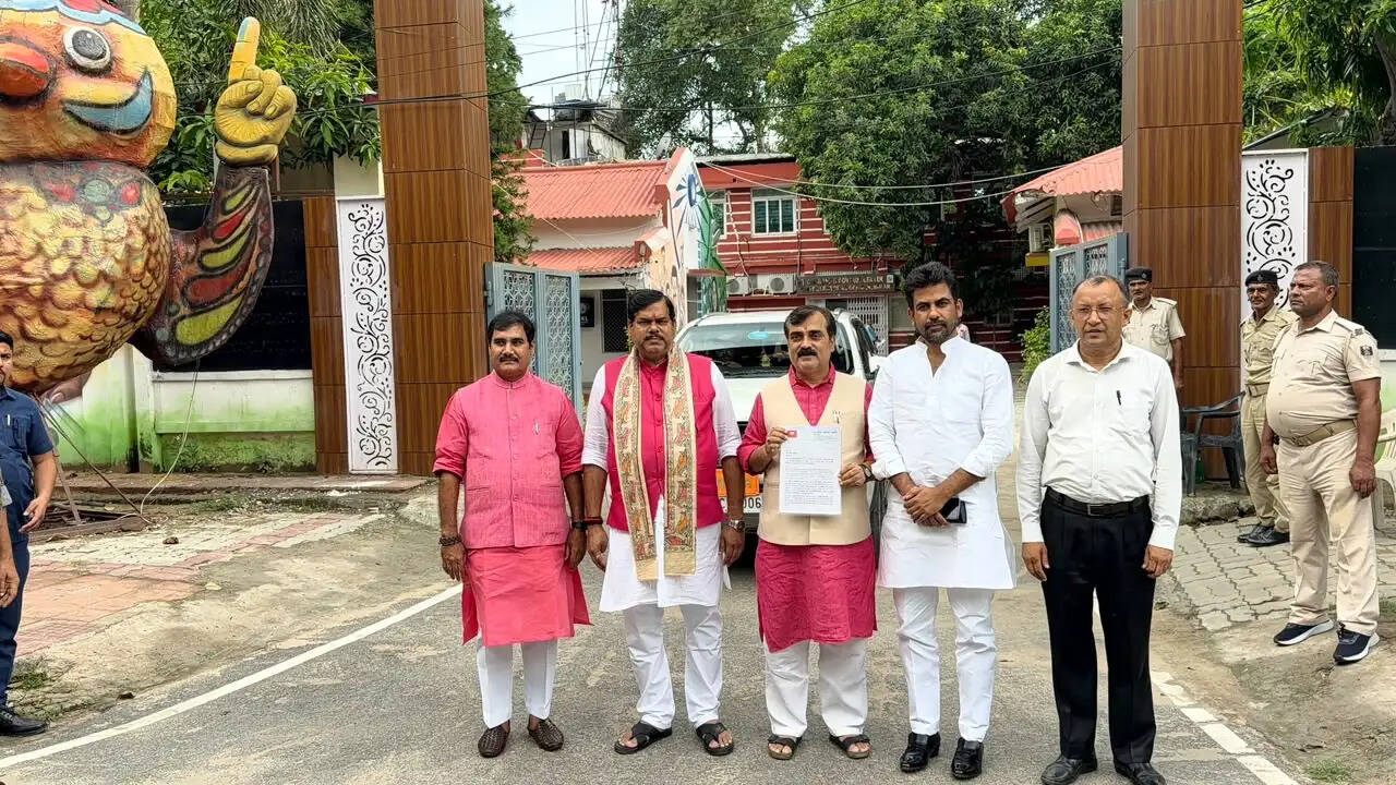 पैसे और फर्जी सोशल मीडिया के सहारे चुनाव लड़ रहे हैं प्रशांत किशोर: शाहनवाज हुसैन