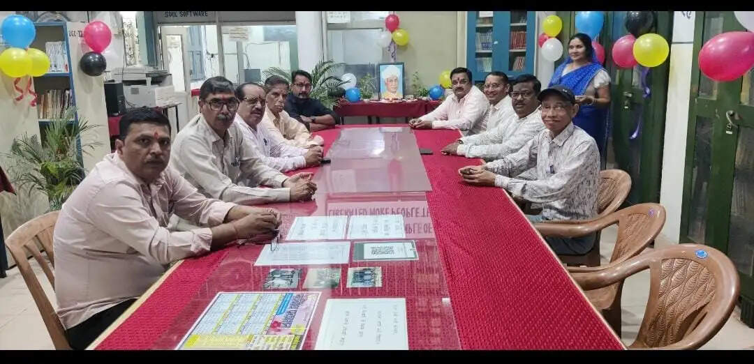 शिक्षक सिर्फ किताबी ज्ञान नहीं देते, विद्यार्थी के चरित्र और व्यक्तित्व का निर्माण करते हैं : डॉ प्रशांत