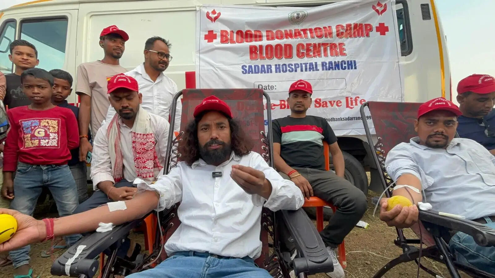 सत्संग के समापन पर आयोजित रक्तदान शिविर में 56 यूनिट रक्त संग्रह