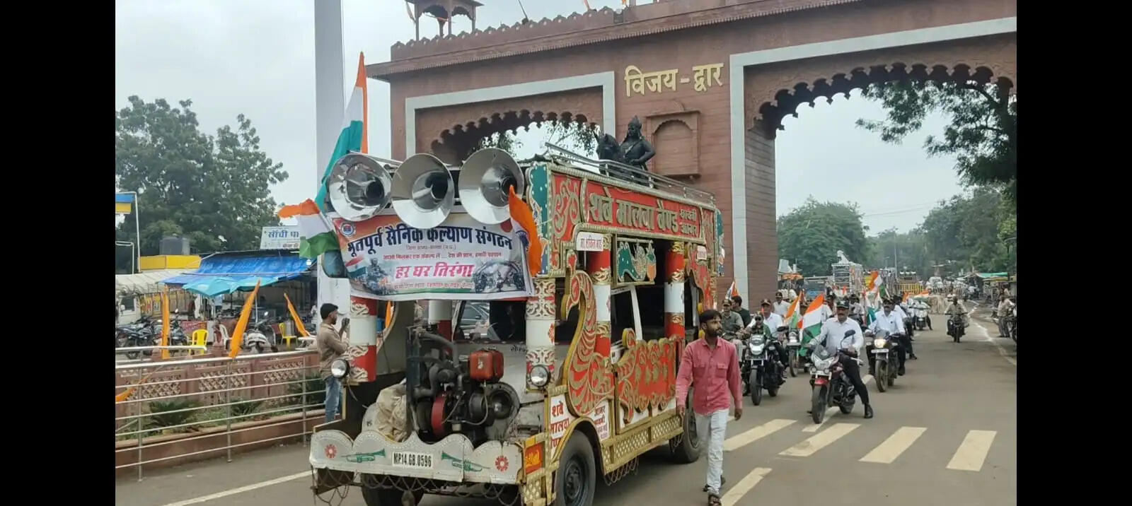 आगरमालवाः भूतपूर्व सैनिकों ने निकाली तिरंगा रैली