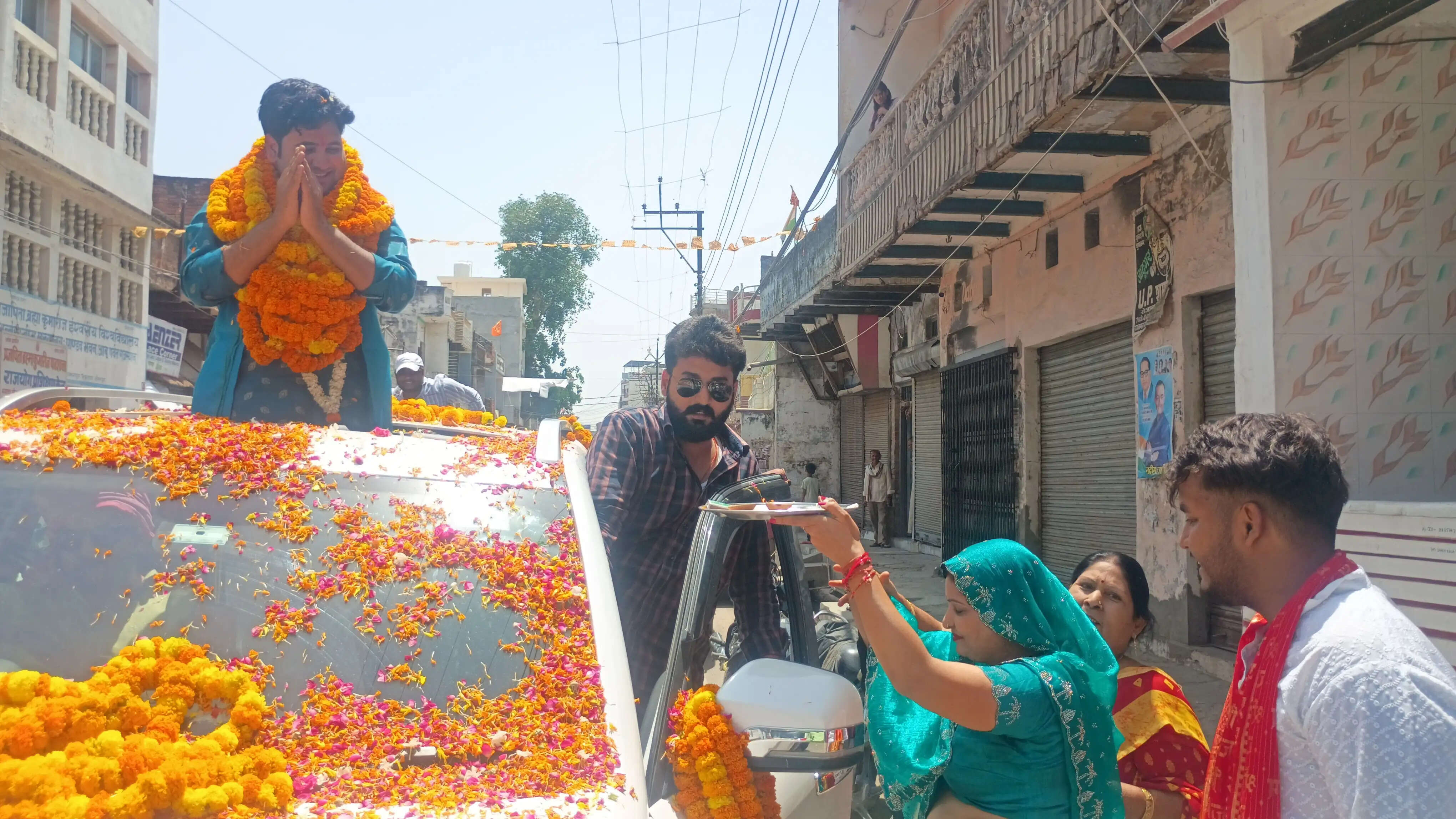 जौनपुर में श्रीमद्भागवत कथा से पहले निकली भव्य शोभायात्रा, जयकारों से गूंजा नगर