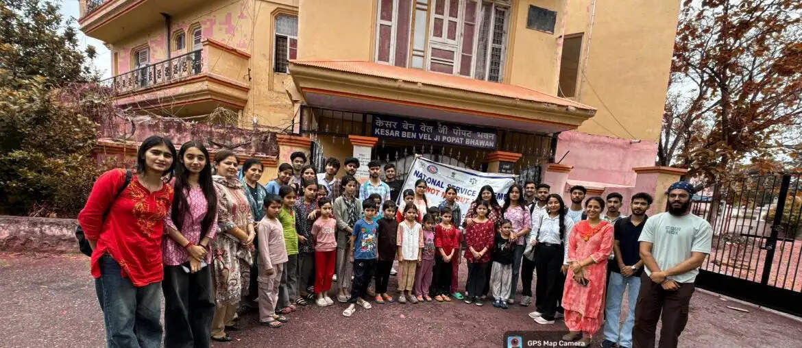 जीजीएम साइंस कॉलेज के एनएसएस स्वयंसेवकों ने बाल निकेतन का किया दौरा