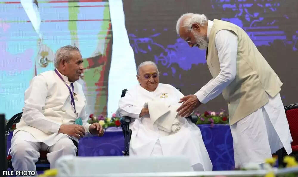 प्रधानमंत्री ने दादी रतन मोहिनी के निधन का निधन पर दुख व्यक्त किया