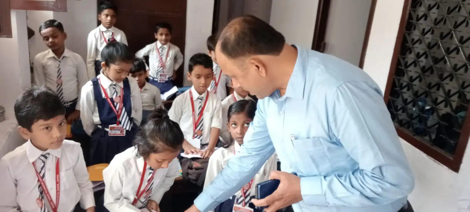 एसडीएम विनय कुमार ने न्यू कैंब्रिज रेसिडेंशियल स्कूल का किया औचक निरीक्षण, व्यवस्था पर जताई संतुष्टि