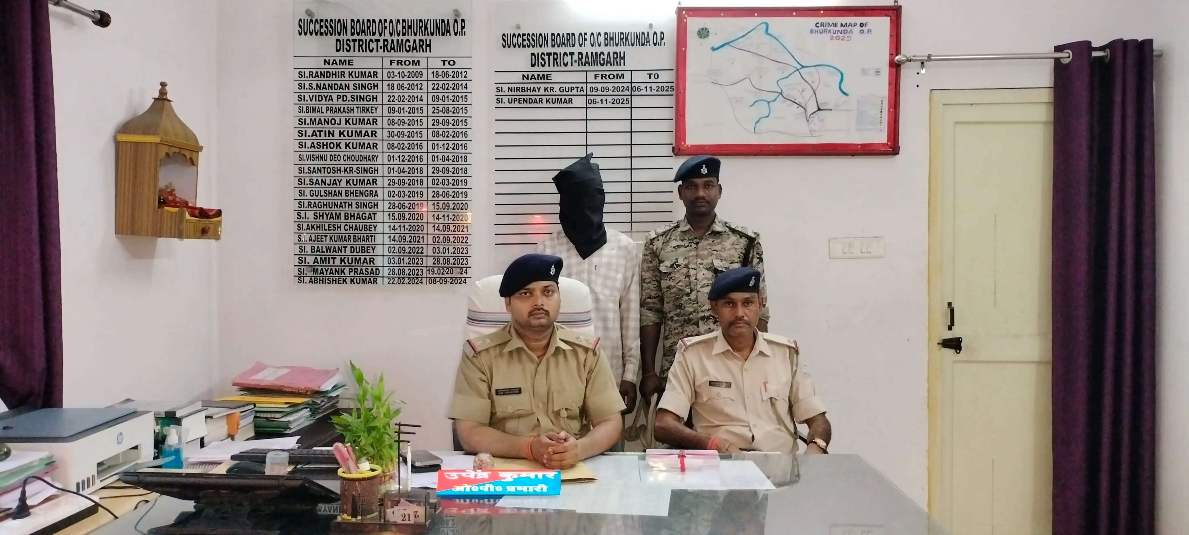 भुरकुंडा में दो दुकानों में हुई चोरी, दोनों चोर धराए