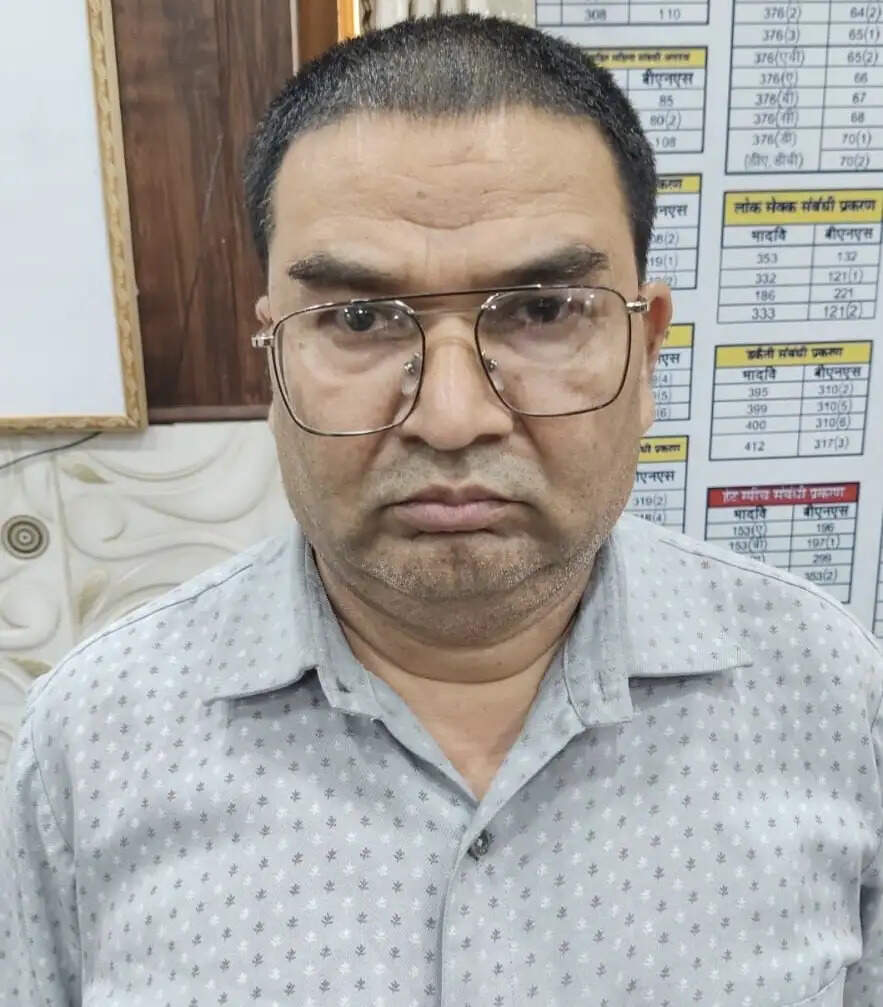 तिलहर में 10 हजार की रिश्वत लेते ज्येष्ठ मत्स्य निरीक्षक गिरफ्तार