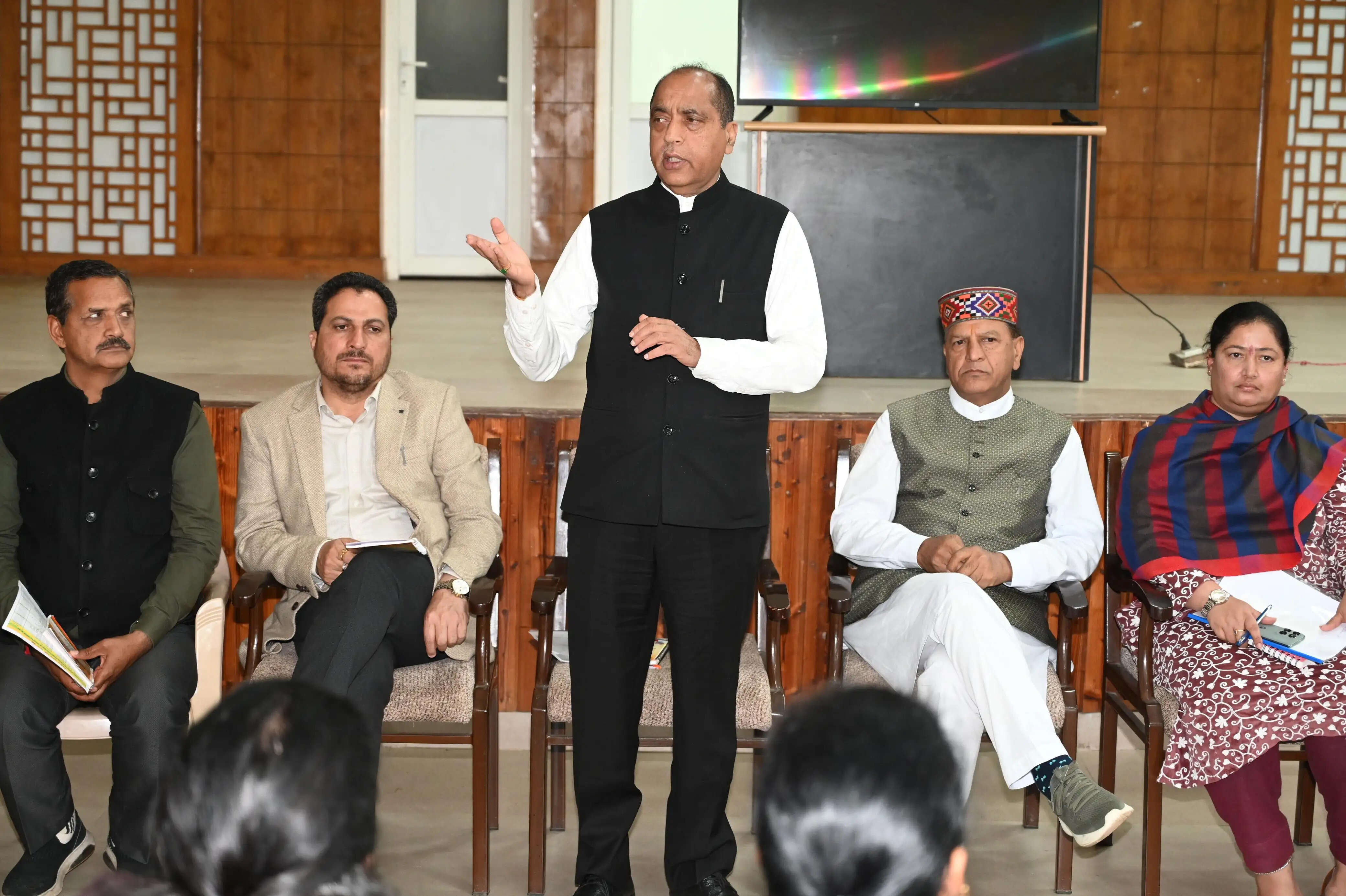 मन की बात देश को जोड़ने वाला सशक्त माध्यम: जयराम ठाकुर