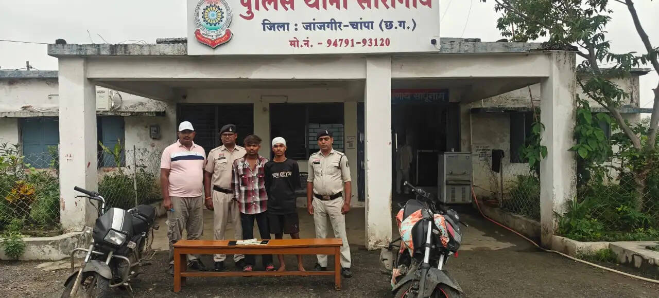 जांजगीर-चांपा में हाईवे लूटकांड के दाे आरोपित गिरफ्तार चाकू, मोबाइल, नकदी और माेटरसाइकिल बरामद