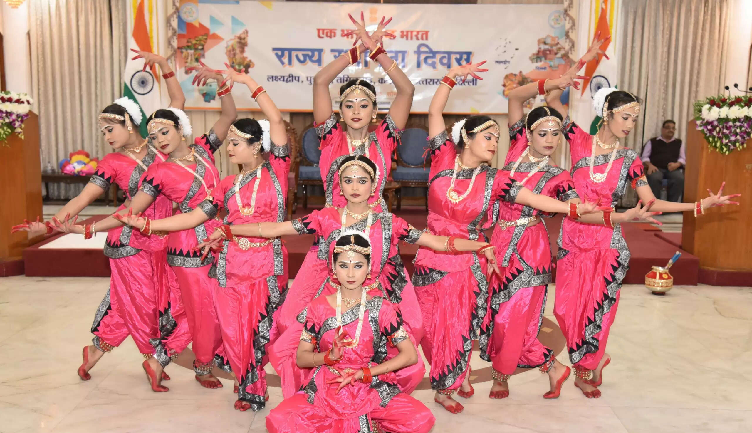 रायपुर : राजभवन में मनाया गया छह राज्यों एवं केंद्रशासित प्रदेशों का स्थापना दिवस