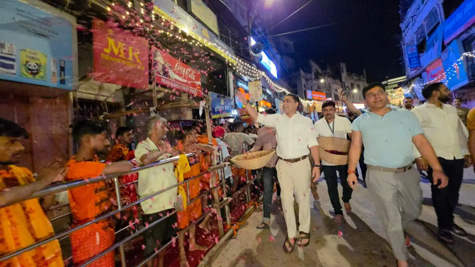 काशी विश्वनाथ में उमड़ा आस्था का सैलाब, सावन का दूसरा सोमवार, चहुंओर महादेव की जय-जयकार