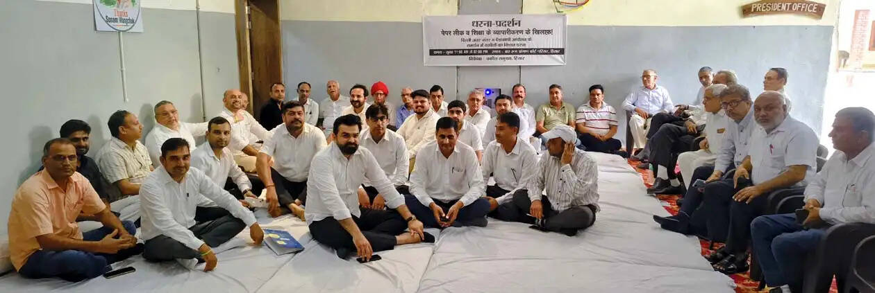 हिसार में जिला बार एसोसिएशन का वर्क सस्पेंड, जारी रहा सांकेतिक धरना