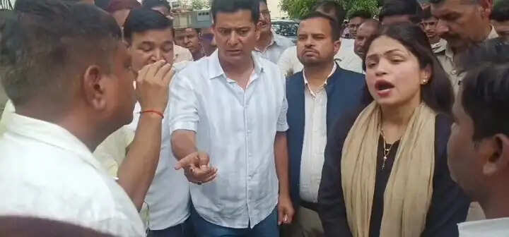 मोटाहल्दू में युवती की मौत पर उठे सवाल, परिजनों ने किया हंगामा