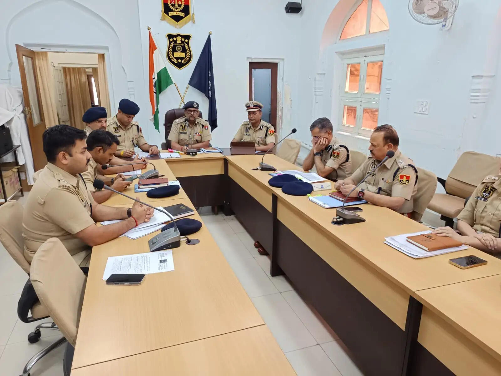 पुलिस कमिश्नर ने कानून व्यवस्था एवं अपराध नियंत्रण को लेकर की समीक्षा बैठक