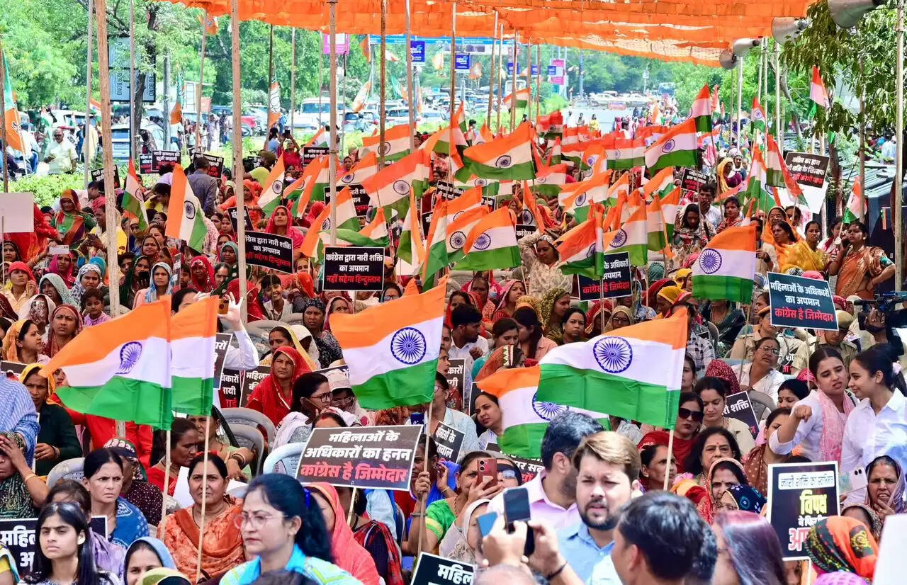 जयपुर की सड़कों पर उमड़ा नारी शक्ति का जनसैलाब: नारी शक्ति वंदन के विरोध पर विपक्ष को घेरा