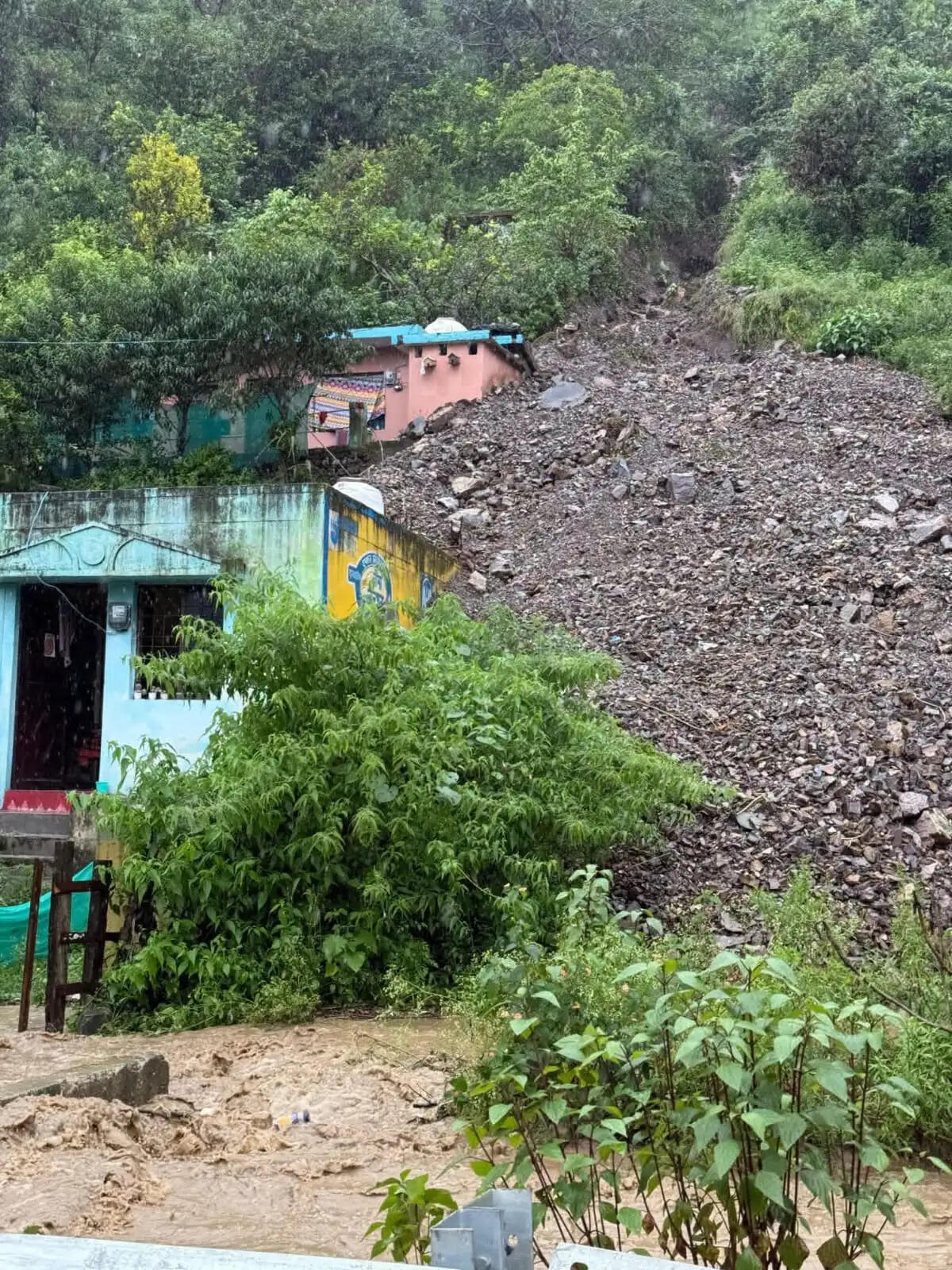 मूसलाधार बारिश से भीमताल में जनजीवन अस्त-व्यस्त