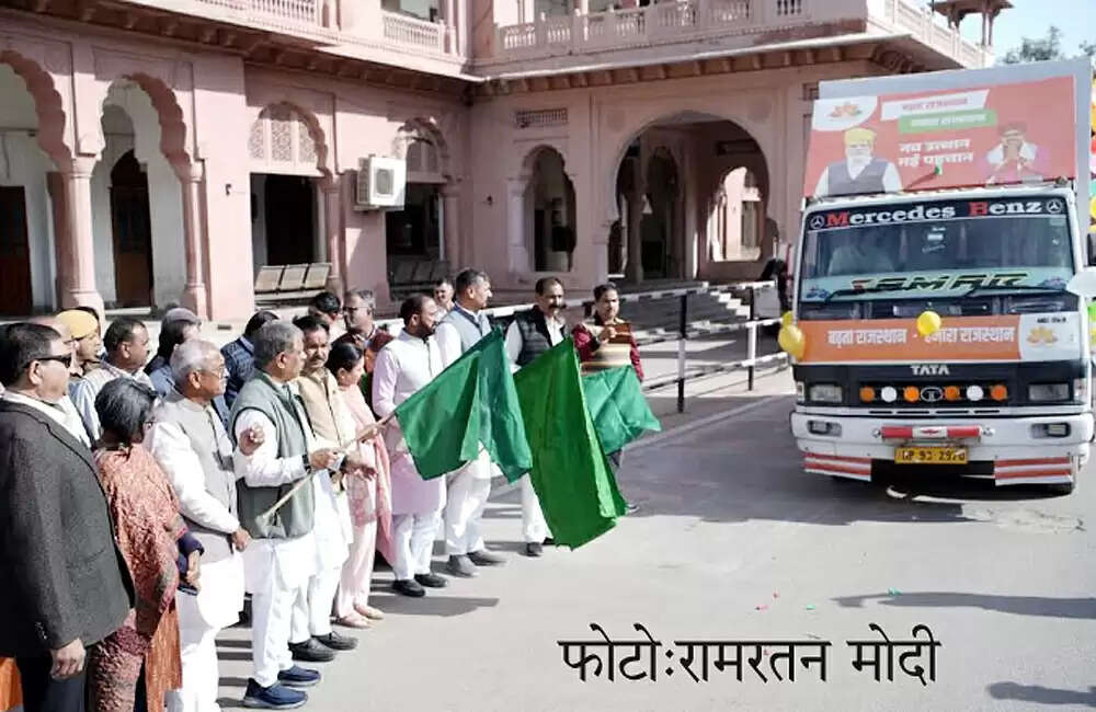 मंत्री गजेंद्र सिंह खींवसर ने विकास रथों को दिखाई हरी झंडी