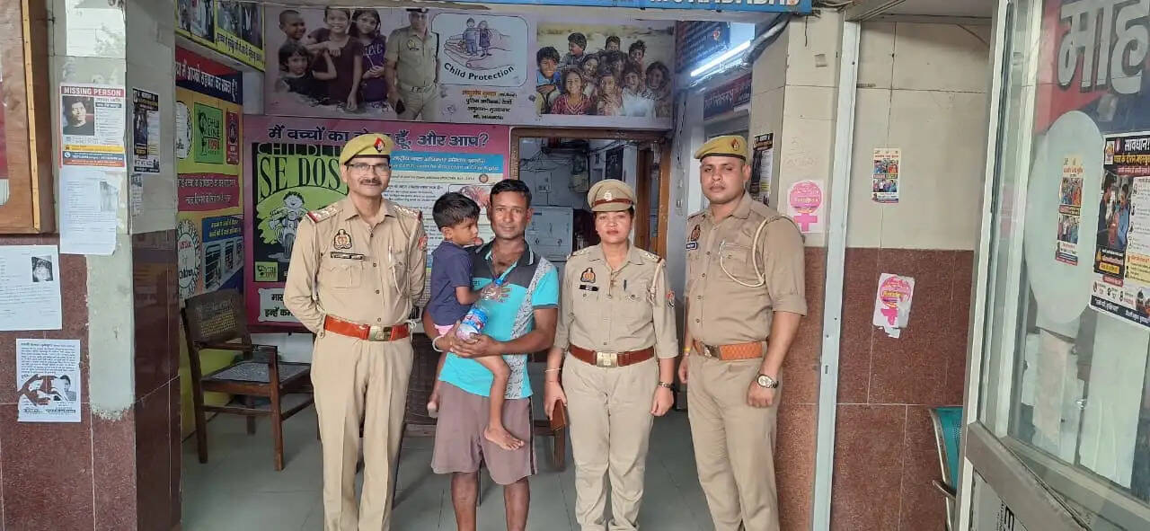 जीआरपी ने आपरेशन मुस्कान के तहत बरेली निवासी 05 साल के बच्चे को उसके परिजनों से मिलवाया