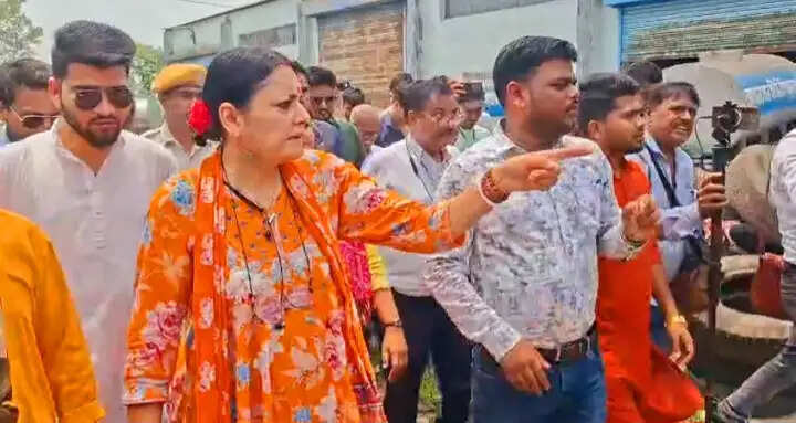 आसनसोल नगर निगम के केंद्रीय स्टोर का औचक निरीक्षण
