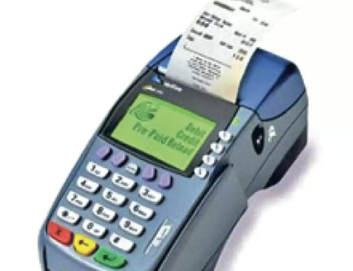 पाश मशीन अपडेट नहीं, खाद लेने किसान हो रहे परेशान