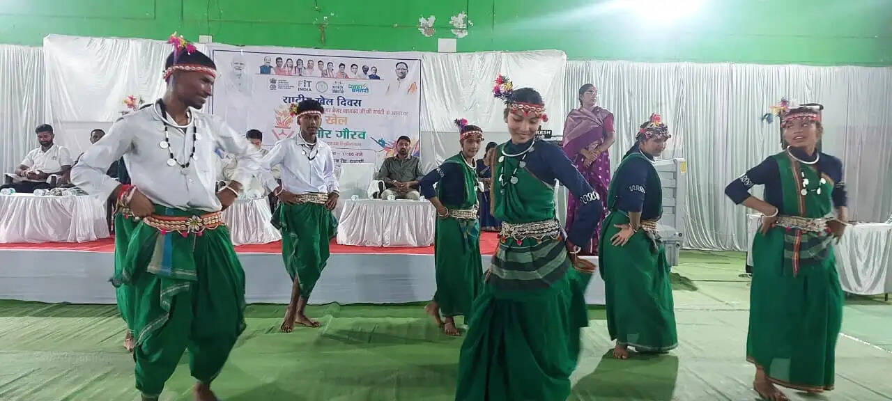 राष्ट्रीय खेल दिवस पर स्वयंसेवकों ने दी सांस्कृतिक कार्यक्रम की प्रस्तुति