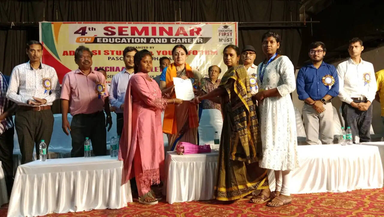आसनसोल में एजुकेशन एंड करियर सेमिनार सम्पन्न, अग्निमित्रा पाल हुई सम्मानित