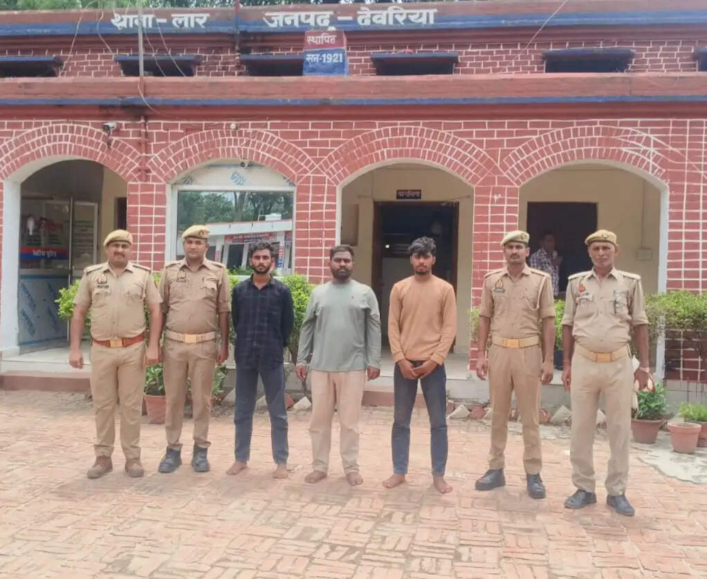 देवरिया : हत्या के प्रयास के तीन आरोपित गिरफ्तार, तमंचे व कारतूस बरामद