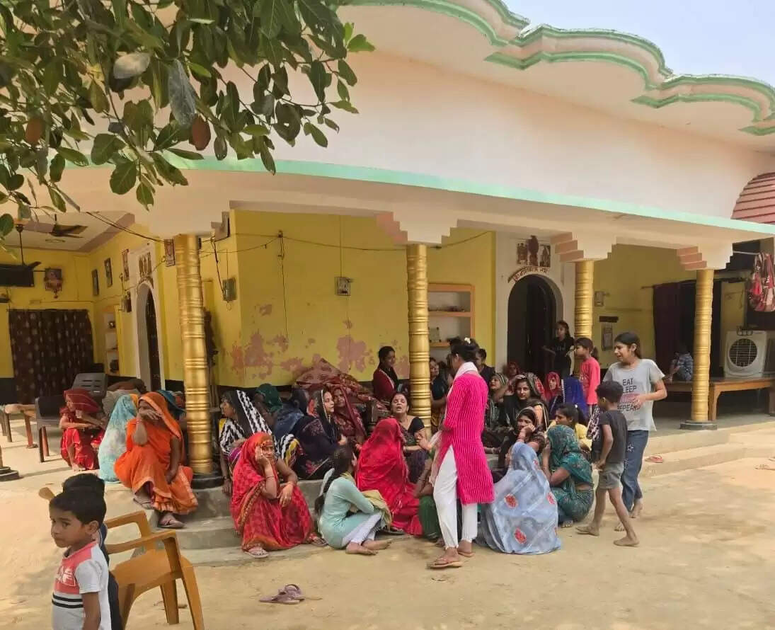 आम के बाग में मिला युवक का नग्न अवस्था में शव